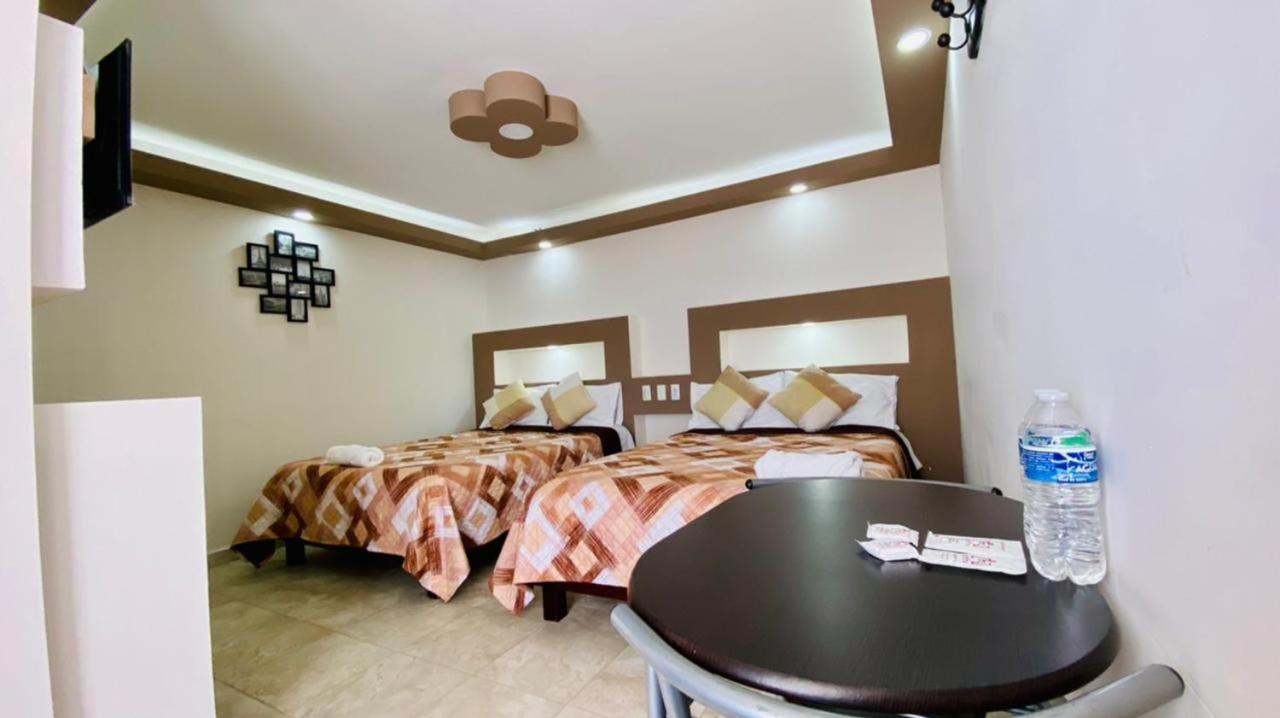 Hotel Caudillos Inn Emiliano Zapata  Экстерьер фото