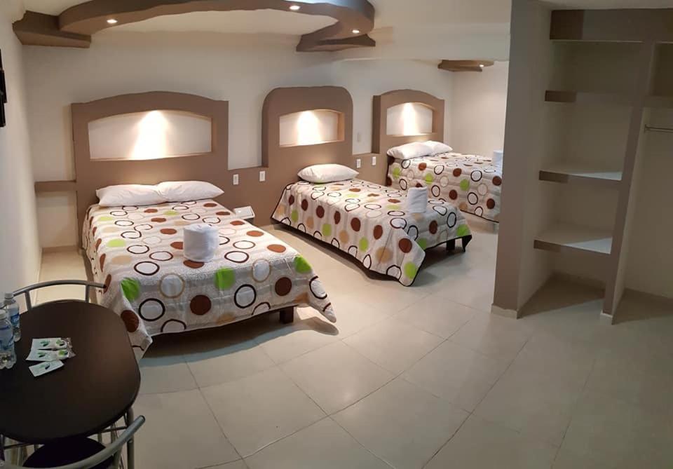 Hotel Caudillos Inn Emiliano Zapata  Экстерьер фото